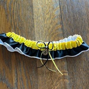 Boston Bruins Hockey Garter Elastic Layers of White/Black/Gold Ribbon Size L